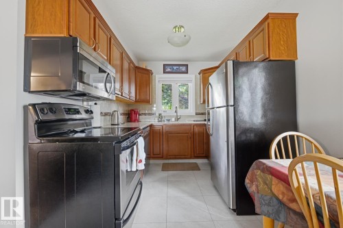 8754 Strathearn Drive Nw, Edmonton, AB - Indoor Photo Showing Kitchen