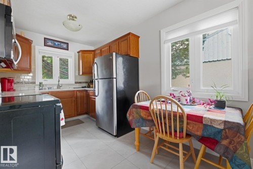 8754 Strathearn Drive Nw, Edmonton, AB - Indoor