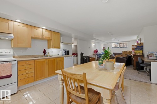 8754 Strathearn Drive Nw, Edmonton, AB - Indoor