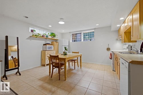 8754 Strathearn Drive Nw, Edmonton, AB - Indoor