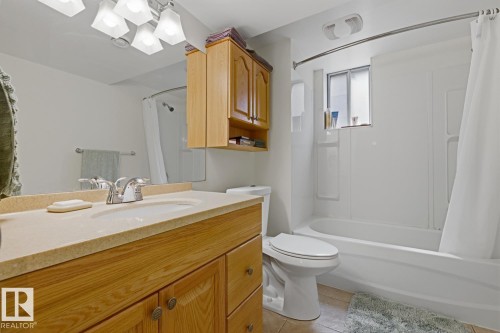 8754 Strathearn Drive Nw, Edmonton, AB - Indoor Photo Showing Bathroom