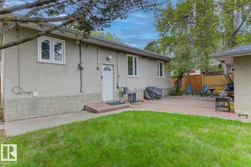 8754 Strathearn Drive Nw, Edmonton, AB - Outdoor