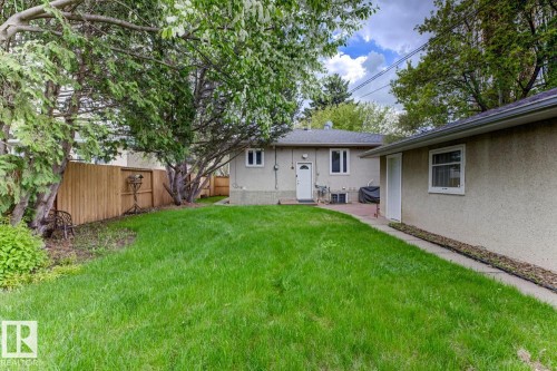 8754 Strathearn Drive Nw, Edmonton, AB - Outdoor