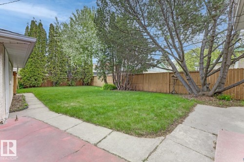 8754 Strathearn Drive Nw, Edmonton, AB - Outdoor