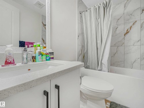 Image quality insufficient for description - 1518 Siskin Link Link, Edmonton, AB - Indoor Photo Showing Bathroom