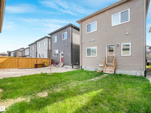 Image quality insufficient for description - 1518 Siskin Link Link, Edmonton, AB - Outdoor