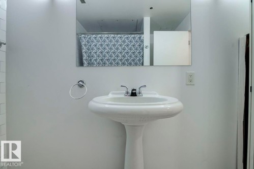 808 10134 100 Street, Edmonton, AB - Indoor Photo Showing Bathroom