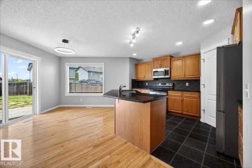 83 Becker Crescent, Fort Saskatchewan, AB - Indoor Photo Showing Kitchen