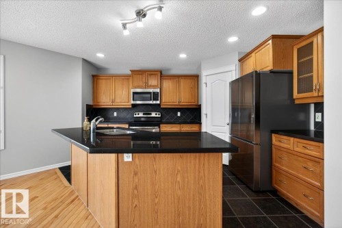 83 Becker Crescent, Fort Saskatchewan, AB - Indoor Photo Showing Kitchen