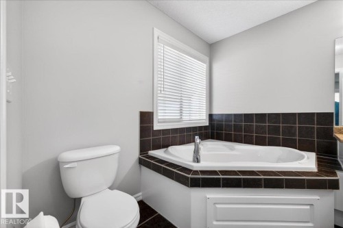 83 Becker Crescent, Fort Saskatchewan, AB - Indoor Photo Showing Bathroom