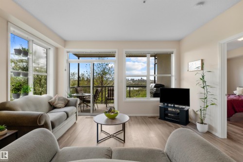 215 9507 101 Avenue, Edmonton, AB 