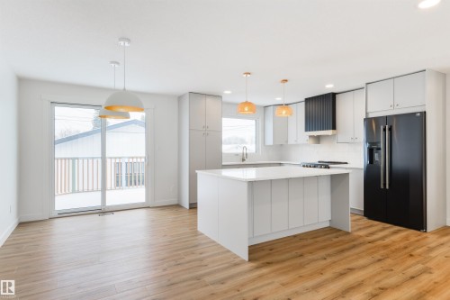 3 Linthorpe Road, Spruce Grove, AB - Indoor Photo Showing Kitchen With Upgraded Kitchen