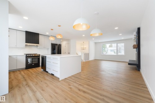 3 Linthorpe Road, Spruce Grove, AB - Indoor Photo Showing Kitchen With Upgraded Kitchen