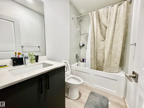 1203 Eaton Lane, Edmonton, AB - Indoor Photo Showing Bathroom