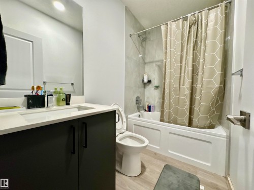 1203 Eaton Lane, Edmonton, AB - Indoor Photo Showing Bathroom