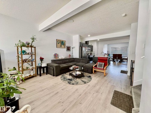1203 Eaton Lane, Edmonton, AB - Indoor Photo Showing Living Room