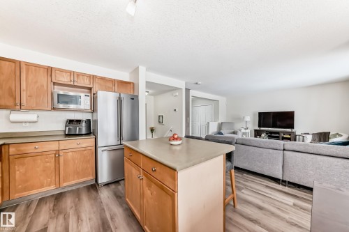 3132 33 Avenue, Edmonton, AB - Indoor Photo Showing Kitchen