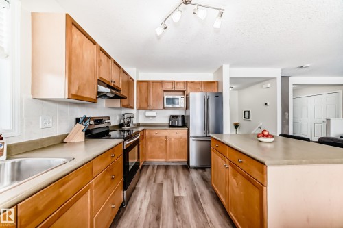 3132 33 Avenue, Edmonton, AB - Indoor Photo Showing Kitchen With Stainless Steel Kitchen