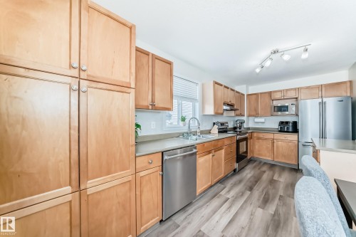 3132 33 Avenue, Edmonton, AB - Indoor Photo Showing Kitchen With Stainless Steel Kitchen
