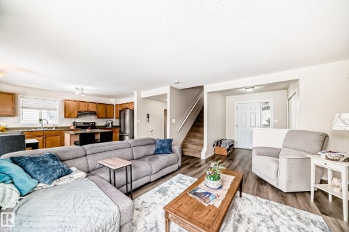 3132 33 Avenue, Edmonton, AB - Indoor Photo Showing Living Room