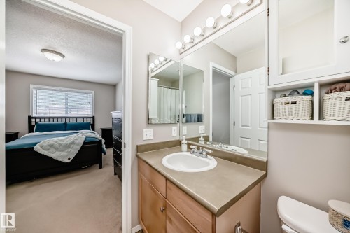 3132 33 Avenue, Edmonton, AB - Indoor Photo Showing Bathroom
