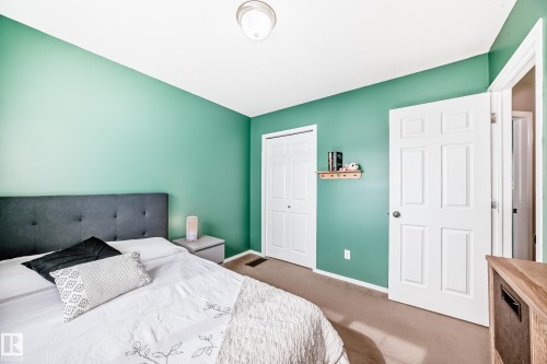 3132 33 Avenue, Edmonton, AB - Indoor Photo Showing Bedroom