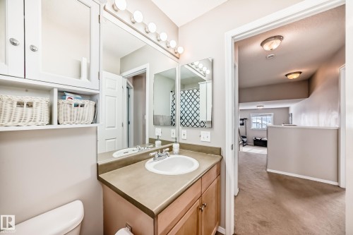 3132 33 Avenue, Edmonton, AB - Indoor Photo Showing Bathroom