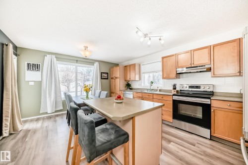 3132 33 Avenue, Edmonton, AB - Indoor Photo Showing Kitchen