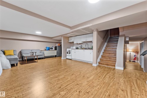 Open-concept basement with wood-finish flooring - 4231 32 Avenue, Edmonton, AB - Indoor