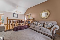 Vaulted ceiling with a ceiling fan light fixture - 