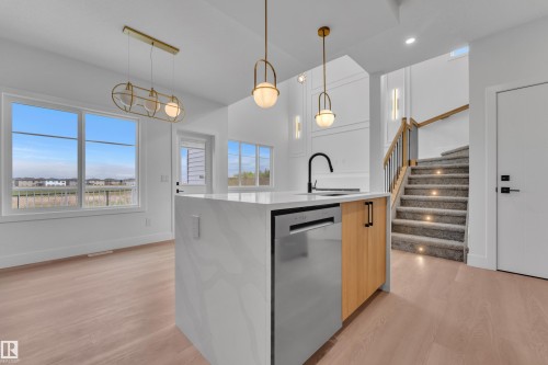 12 Cobblestone Gate, Spruce Grove, AB - Indoor Photo Showing Kitchen