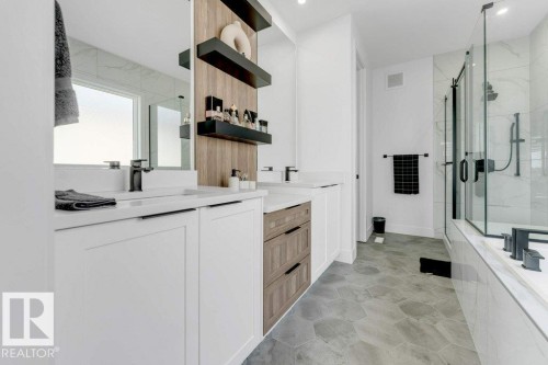 424 33 Avenue, Edmonton, AB - Indoor Photo Showing Other Room