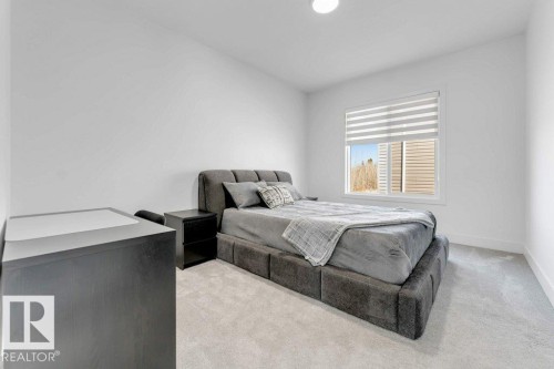 424 33 Avenue, Edmonton, AB - Indoor Photo Showing Bedroom