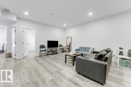 424 33 Avenue, Edmonton, AB - Indoor
