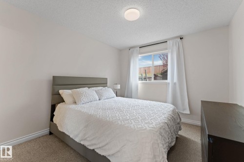 4621 126 Avenue, Edmonton, AB - Indoor Photo Showing Bedroom