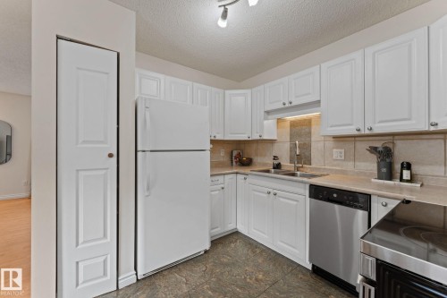 4621 126 Avenue, Edmonton, AB - Indoor Photo Showing Kitchen With Double Sink