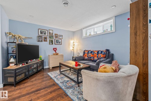 13608 137 Street, Edmonton, AB - Indoor Photo Showing Living Room