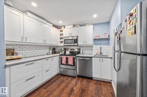 13608 137 Street, Edmonton, AB - Indoor Photo Showing Kitchen With Stainless Steel Kitchen With Upgraded Kitchen