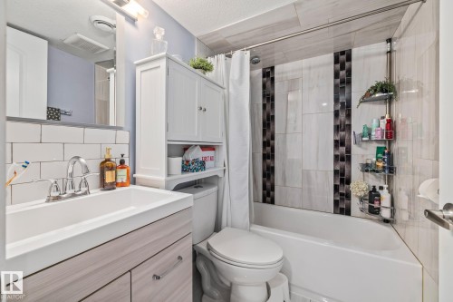 13608 137 Street, Edmonton, AB - Indoor Photo Showing Bathroom