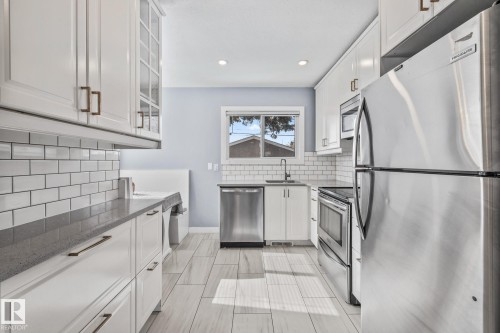 13608 137 Street, Edmonton, AB - Indoor Photo Showing Kitchen With Stainless Steel Kitchen With Upgraded Kitchen