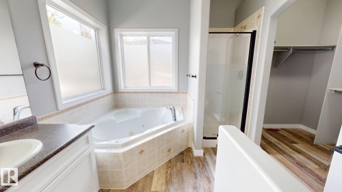 29 Rue Bouchard, Beaumont, AB - Indoor Photo Showing Bathroom