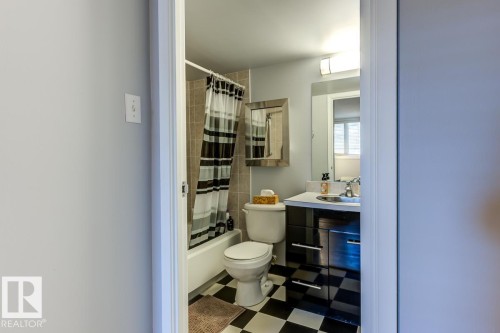 302 9916 113 Street, Edmonton, AB - Indoor Photo Showing Bathroom