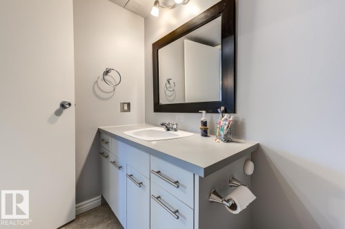302 9916 113 Street, Edmonton, AB - Indoor Photo Showing Bathroom