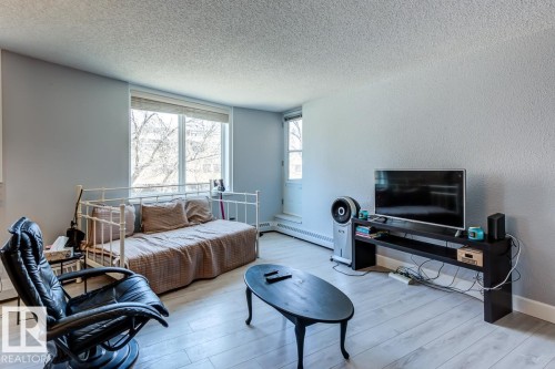 302 9916 113 Street, Edmonton, AB - Indoor Photo Showing Living Room