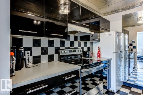 302 9916 113 Street, Edmonton, AB - Indoor Photo Showing Kitchen