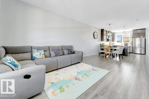 1305 Darby Way, Edmonton, AB - Indoor Photo Showing Living Room