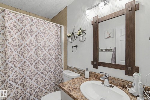 7565 165A Avenue, Edmonton, AB - Indoor Photo Showing Bathroom