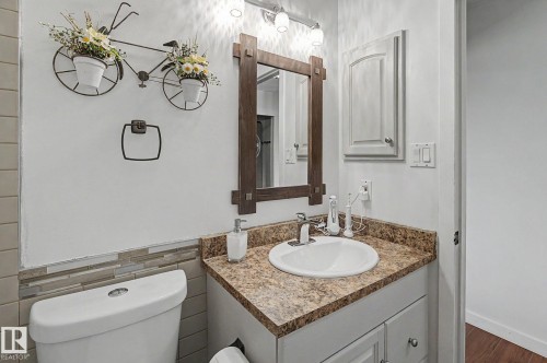 7565 165A Avenue, Edmonton, AB - Indoor Photo Showing Bathroom