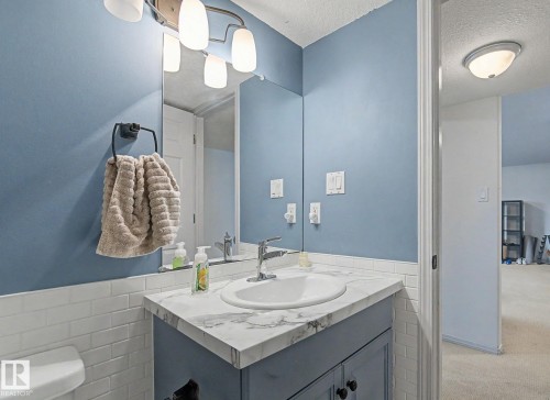 7565 165A Avenue, Edmonton, AB - Indoor Photo Showing Bathroom