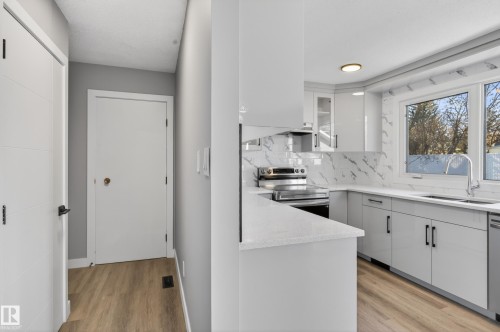4312 41B Street, Leduc, AB - Indoor Photo Showing Kitchen With Upgraded Kitchen